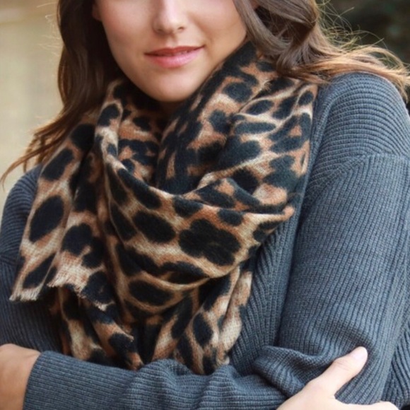 Leopard Blanket Scarf - Picture 2 of 4